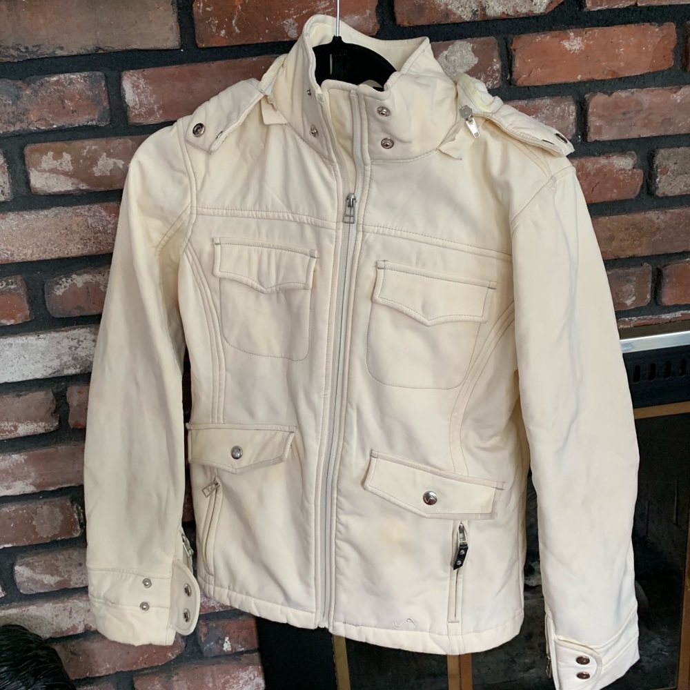 Rain coat with detachable hood